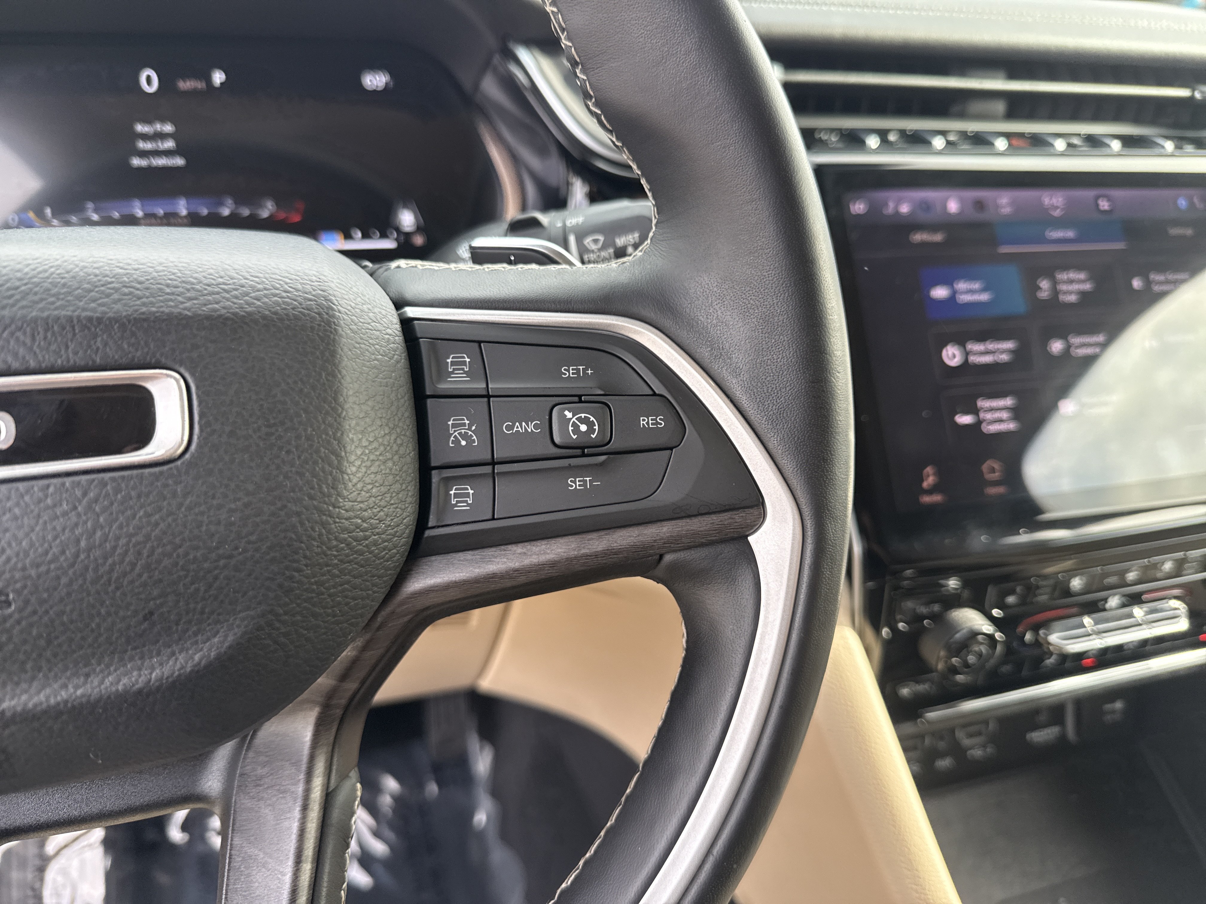 Used 2022 Jeep Grand Cherokee L Limited w/ Luxury Tech Group II AWD/4WD image 19