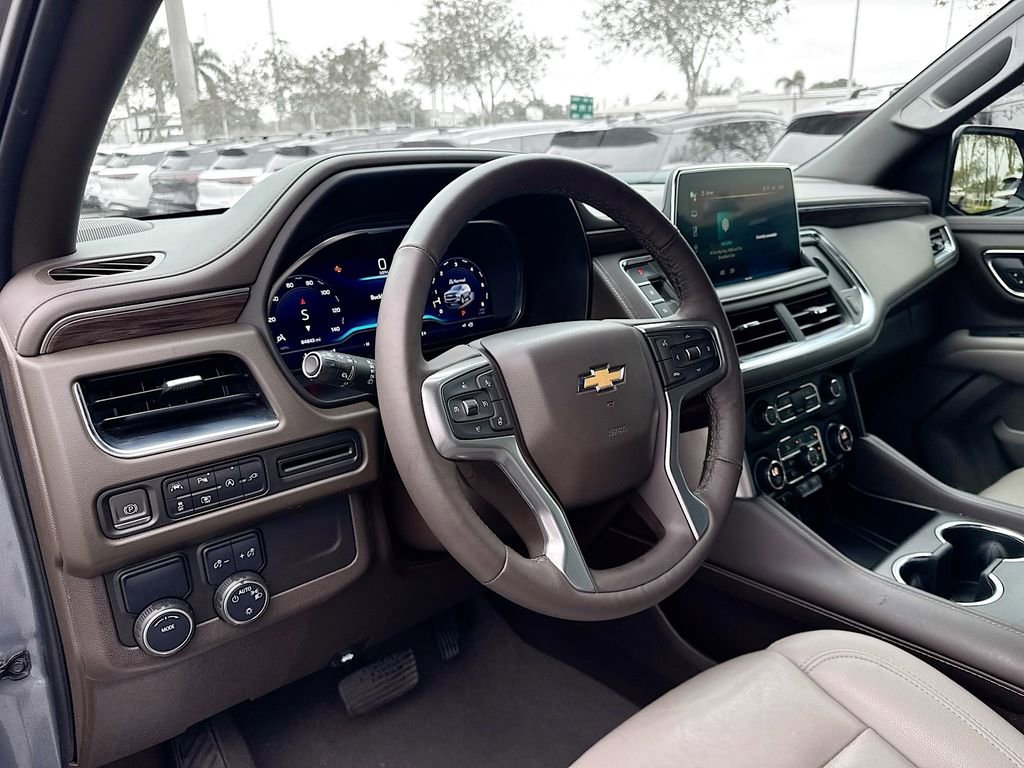 Used 2022 Chevrolet Suburban LT w/ Luxury Package image 10