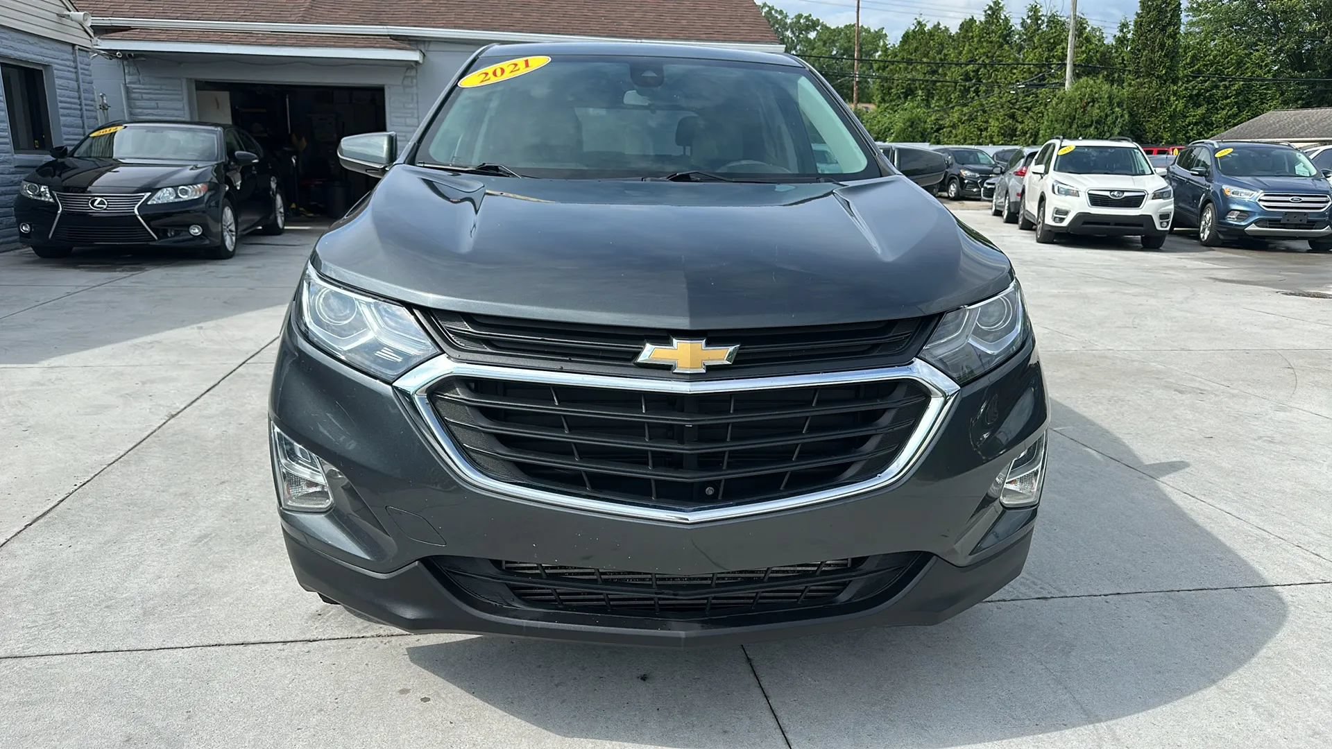 Used 2021 Chevrolet Equinox LT FWD image 2