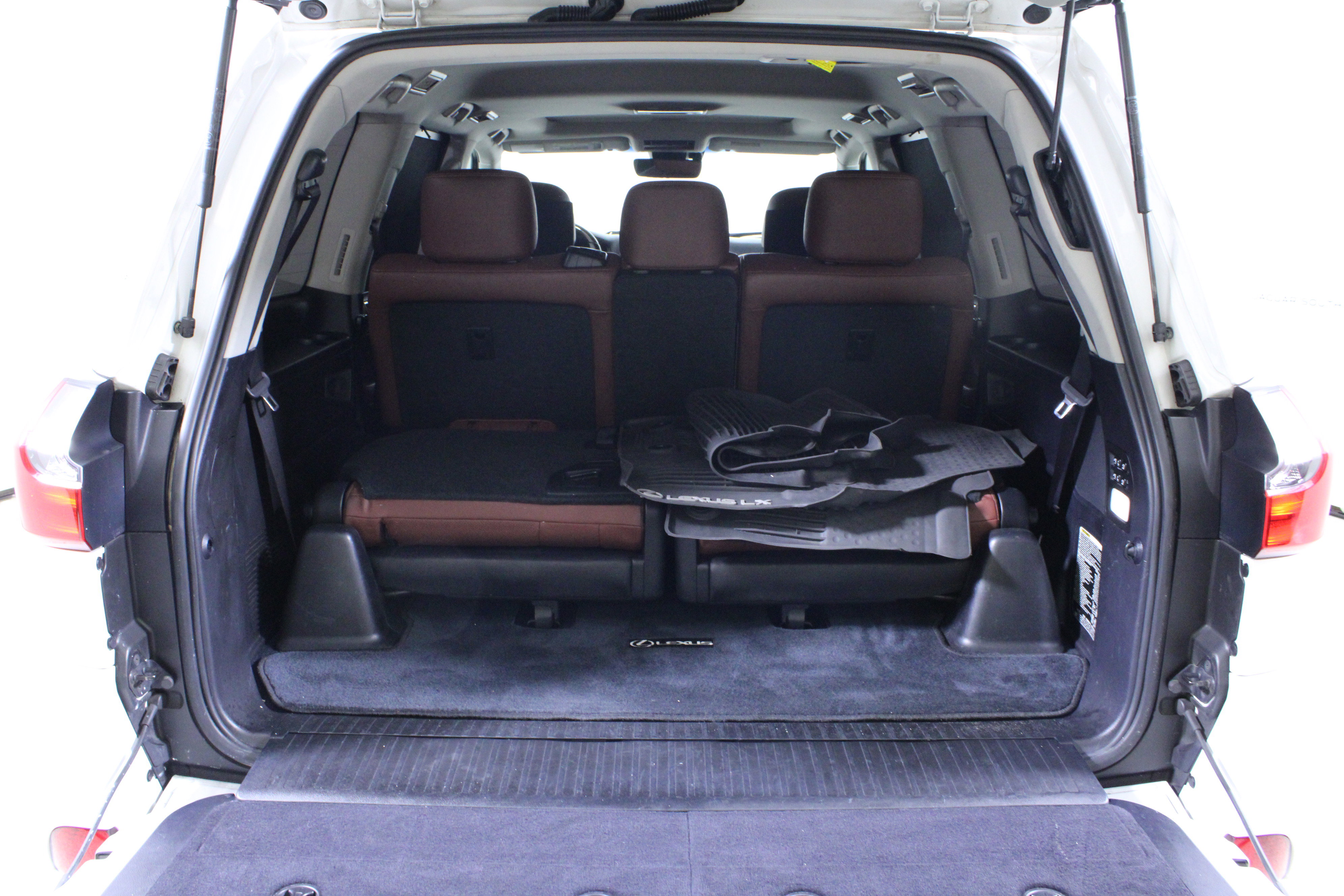 Used 2017 Lexus LX 570 4WD w/ Luxury Package image 10