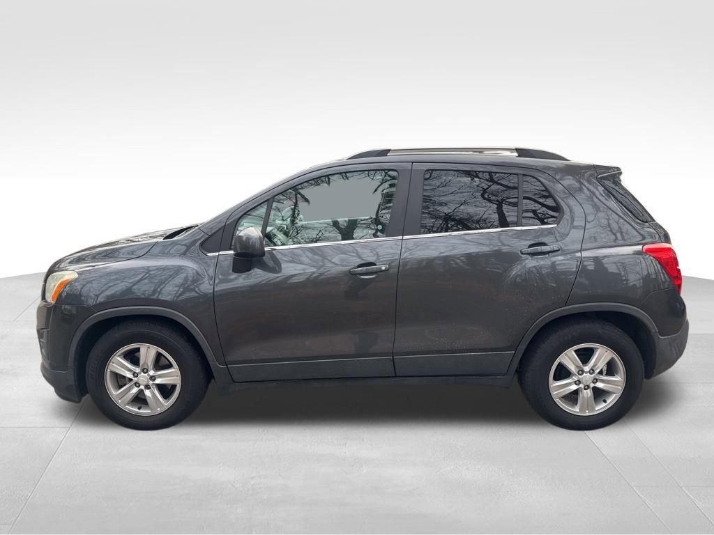 Used 2016 Chevrolet Trax LT w/ LT Sun and Sound Package image 2