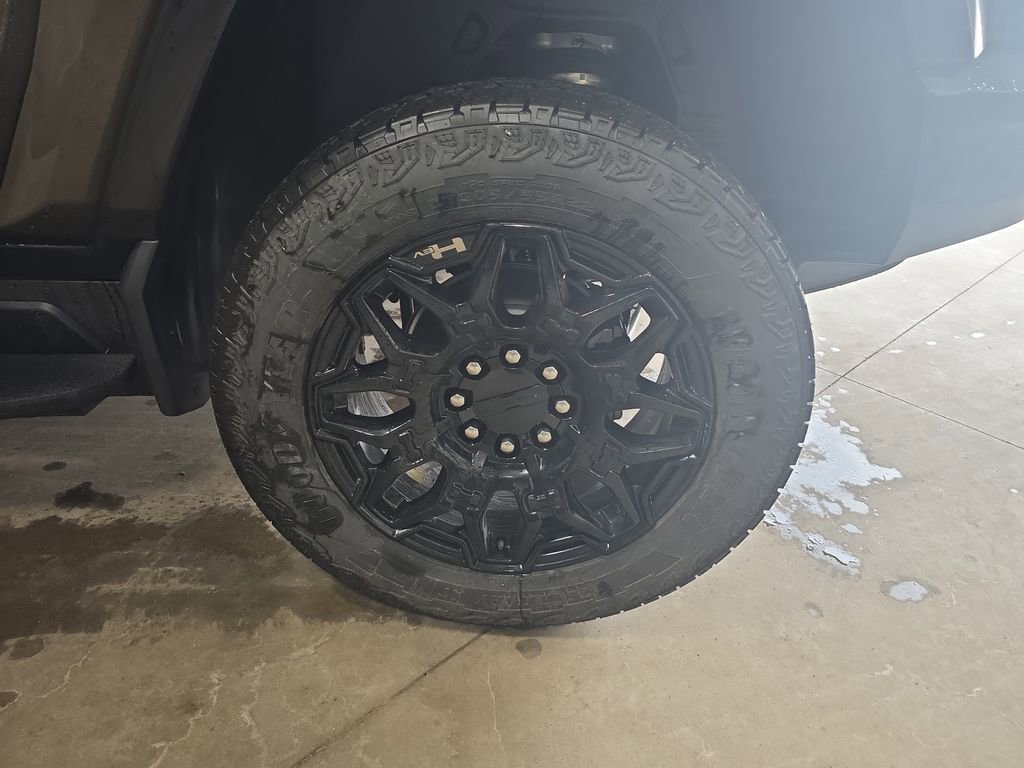 New 2026 GMC Hummer EV SUV w/ LPO, Dark Essentials Package image 34