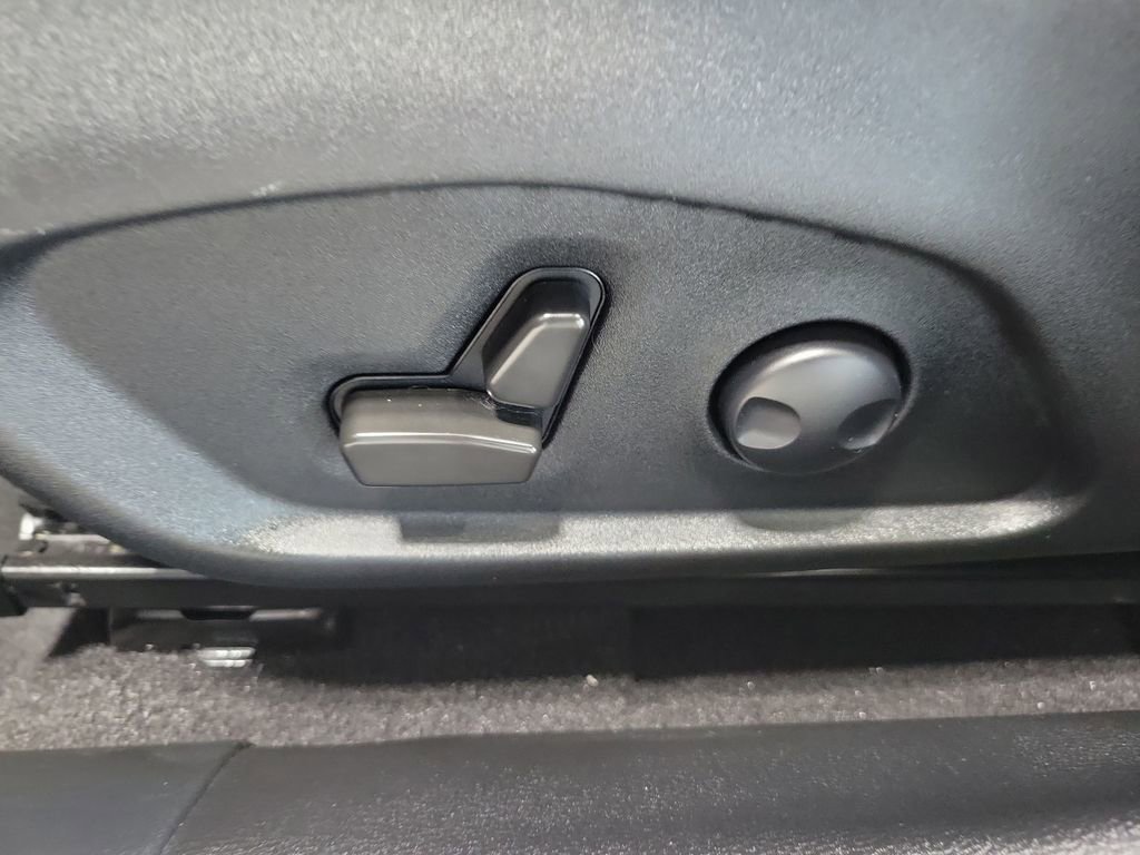 Used 2022 Jeep Compass Limited image 32