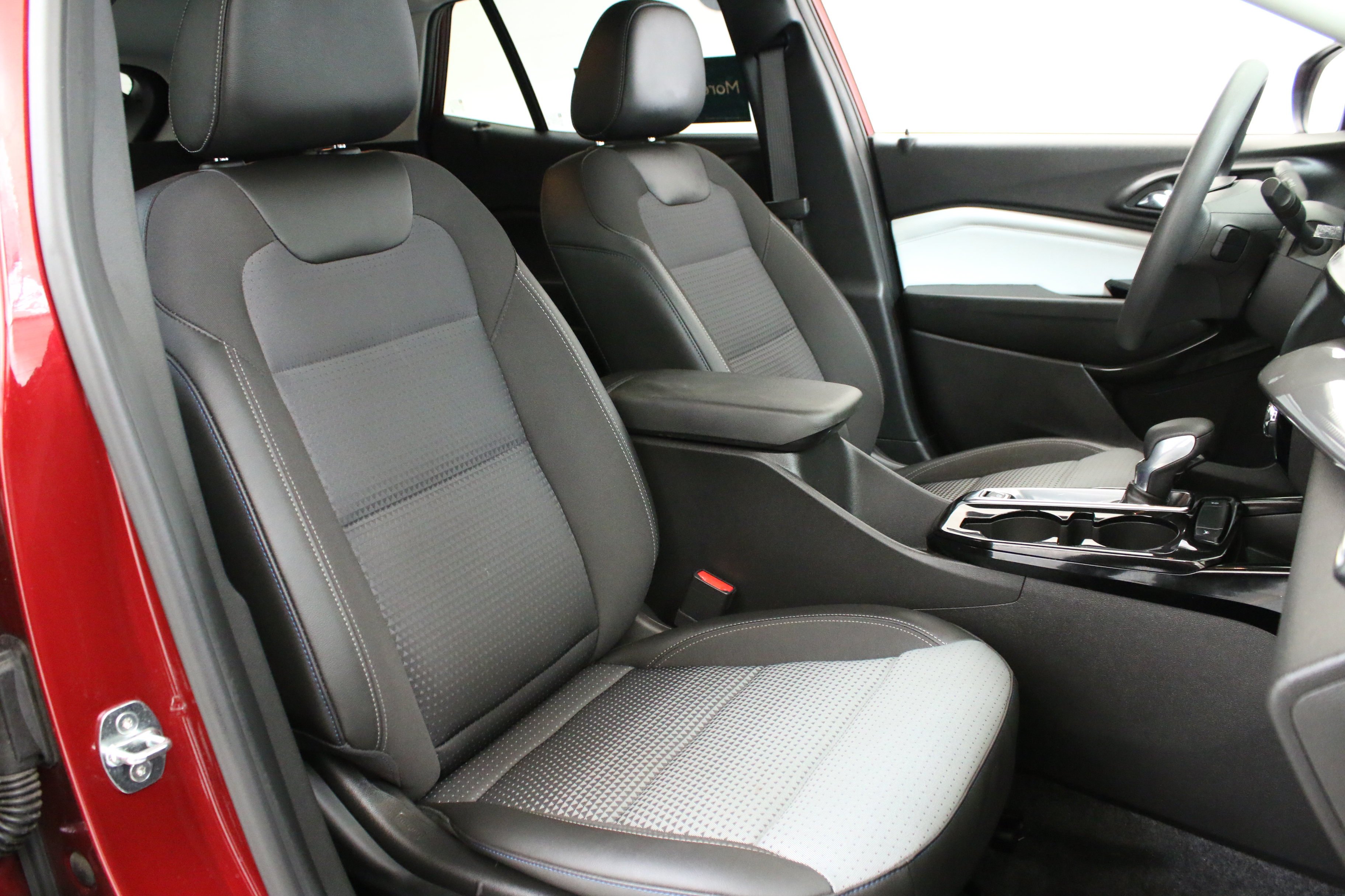 Certified 2024 Chevrolet Trax LT FWD image 32