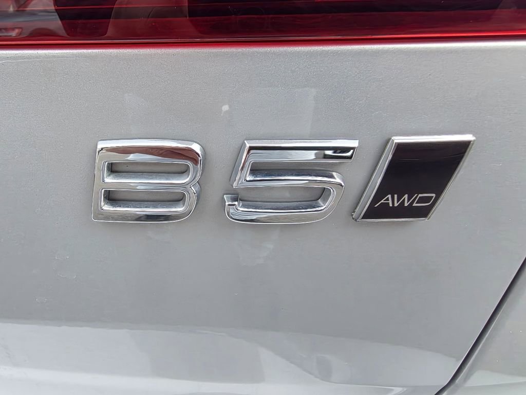 Used 2025 Volvo V60 B5 Cross Country Plus image 36