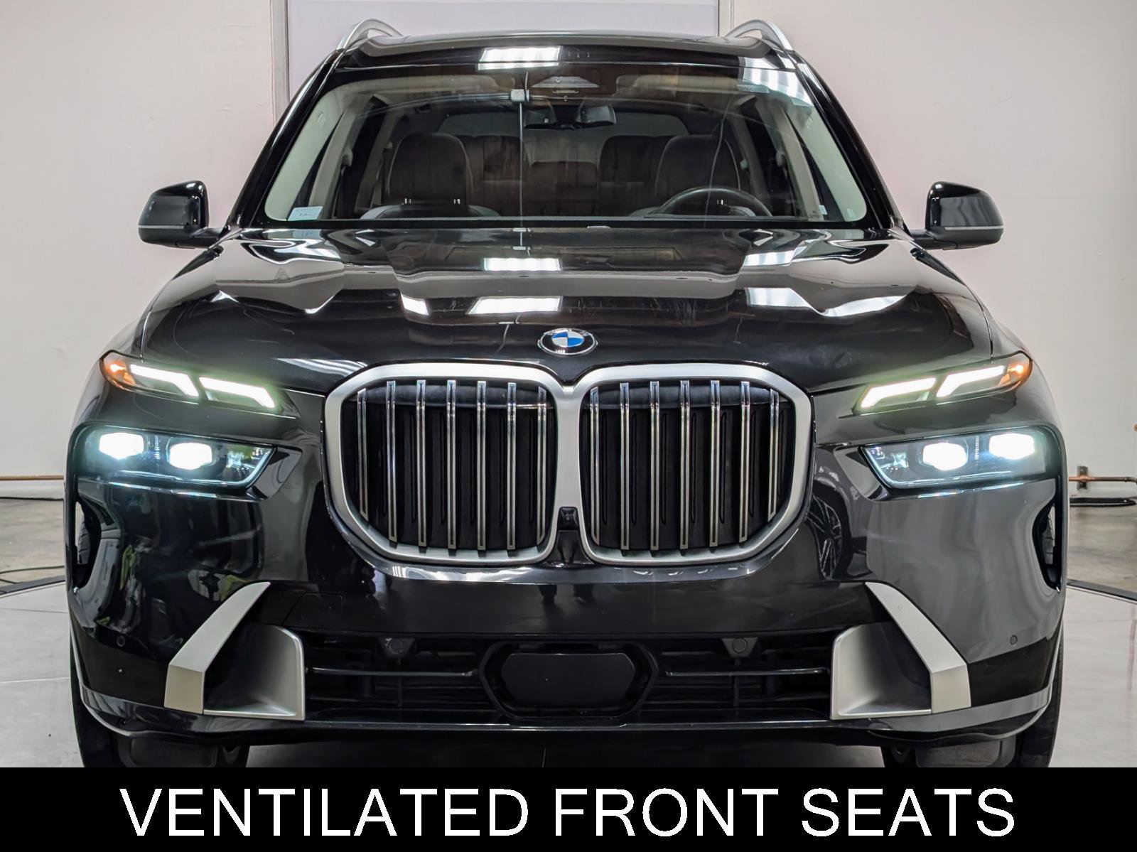 Used 2023 BMW X7 xDrive40i w/ Premium Package image 3
