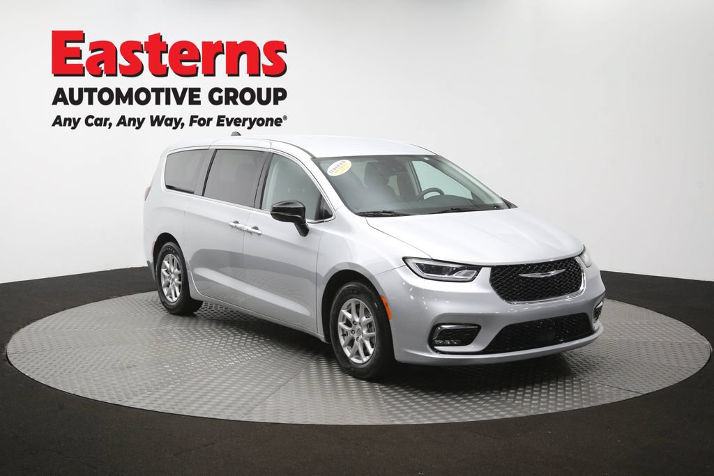 Used 2024 Chrysler Pacifica Touring-L FWD image 51