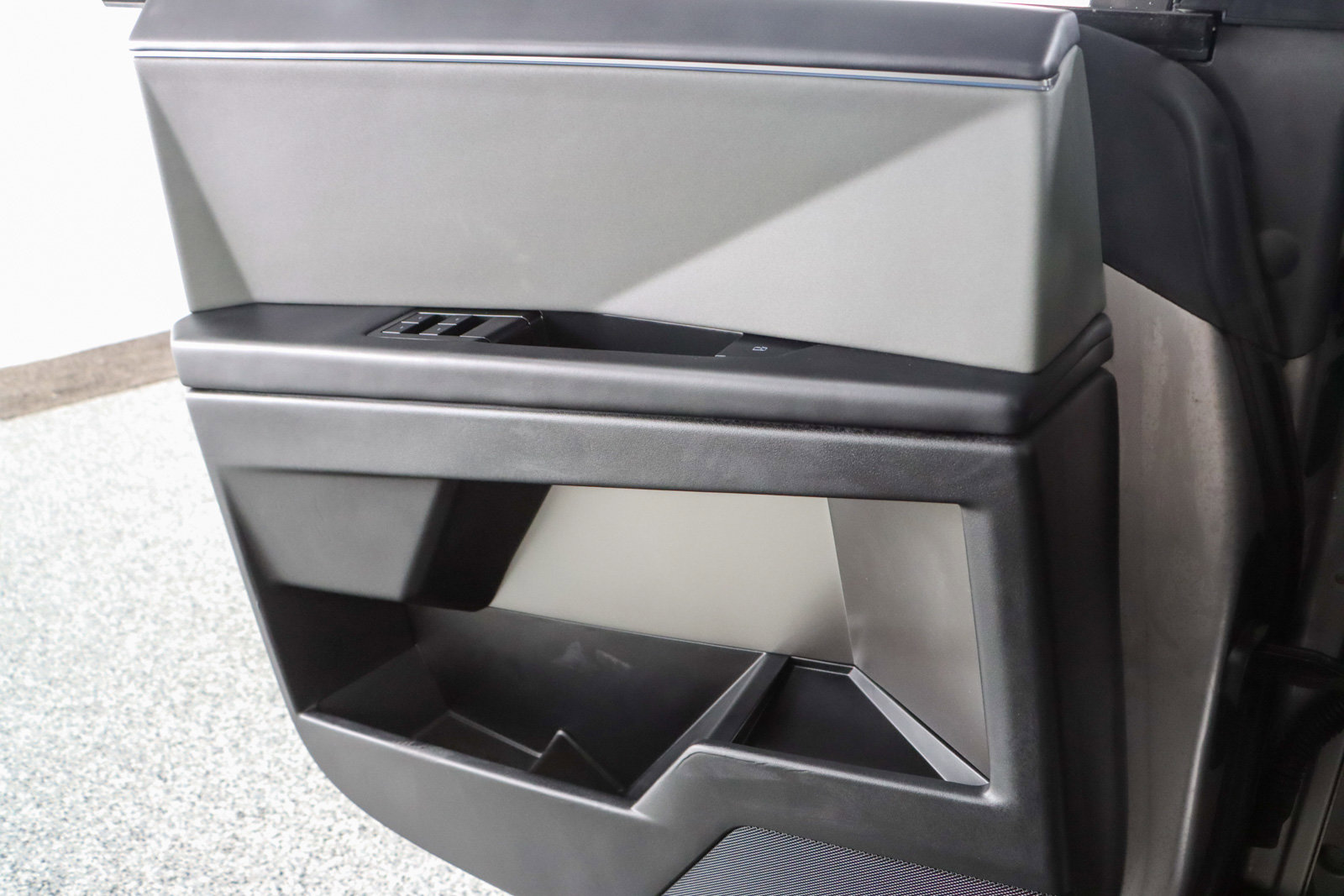 Used 2024 Tesla Cybertruck AWD Crew Cab image 19