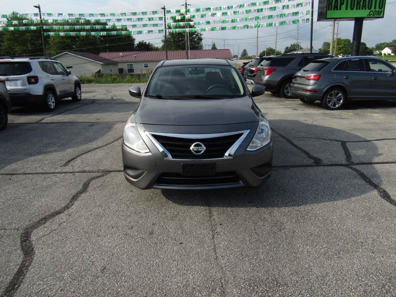 Used 2018 Nissan Versa S Plus FWD image 2
