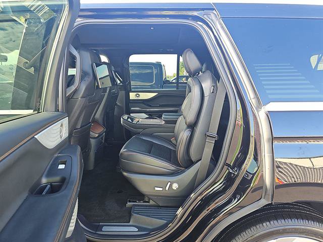 Used 2025 Lincoln Navigator Black Label AWD/4WD image 12