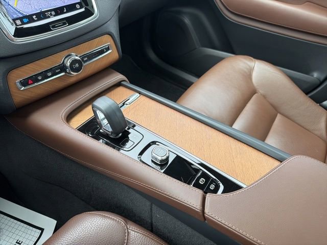 Used 2023 Volvo XC90 B5 Plus image 33