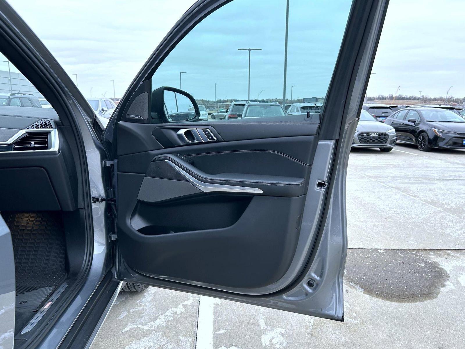 Used 2024 BMW X5 xDrive40i w/ Premium Package image 16