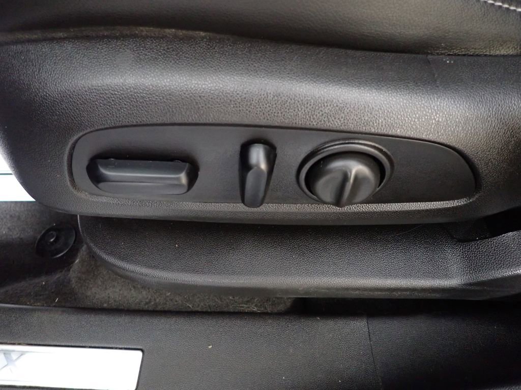 Used 2018 Chevrolet Equinox Premier image 24