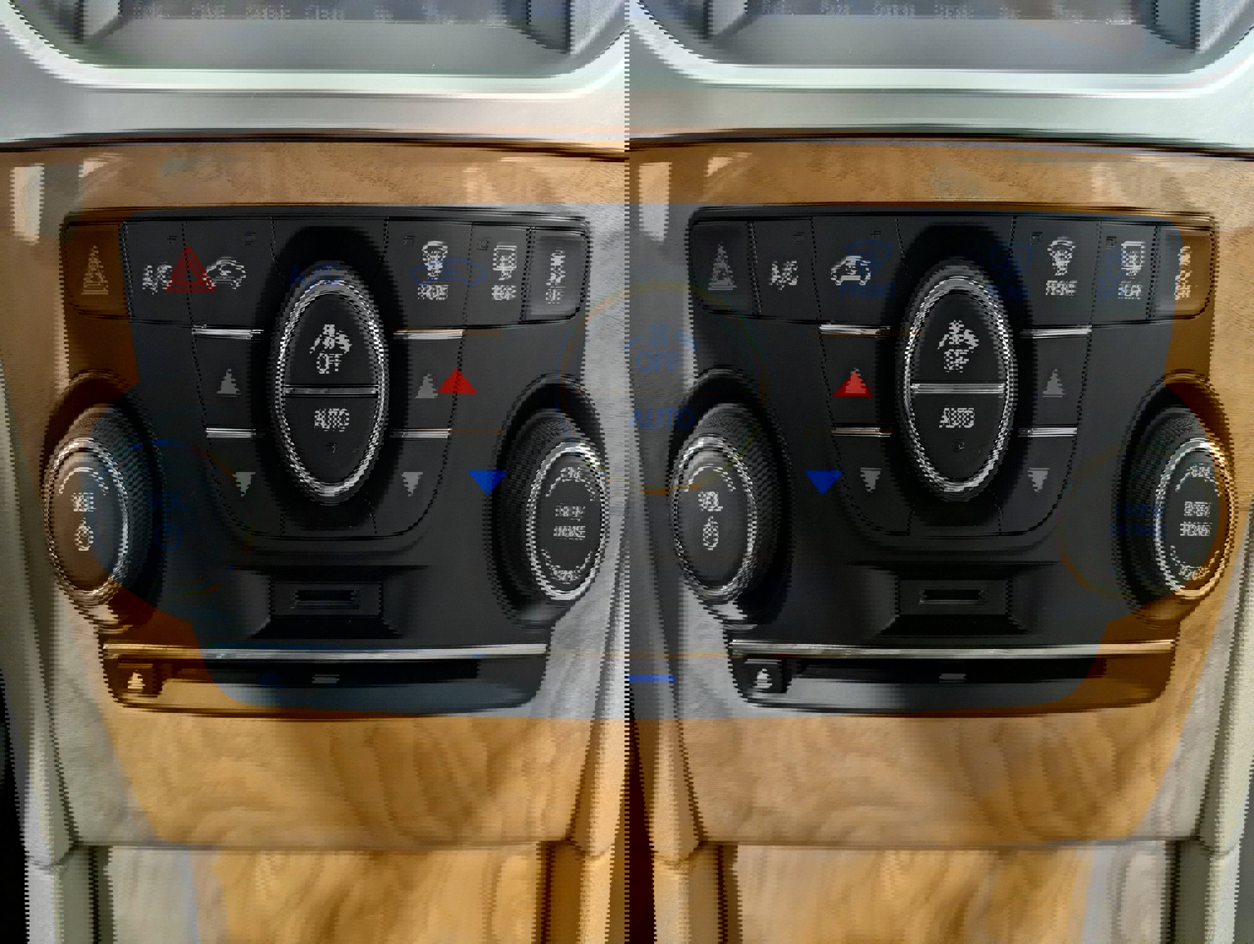 Used 2013 Chrysler 300 C w/ Light Group image 17