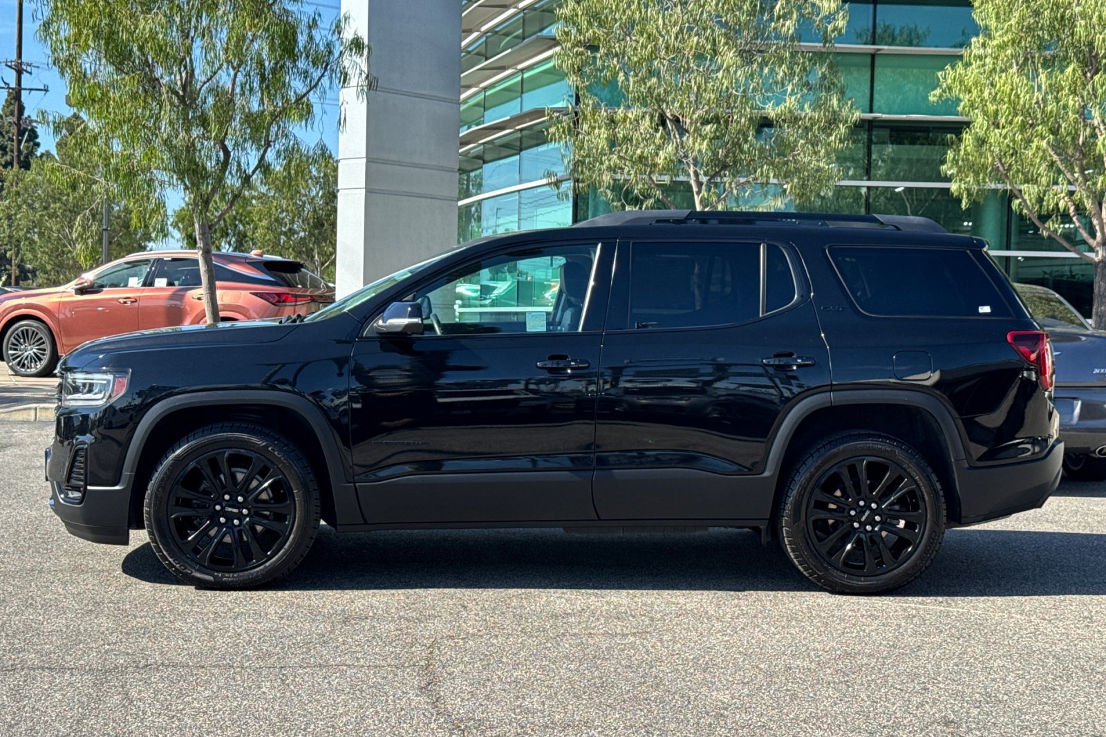 Used 2022 GMC Acadia SLT w/ Elevation Edition FWD image 7