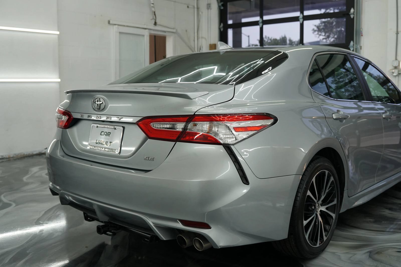 Used 2020 Toyota Camry SE FWD image 8