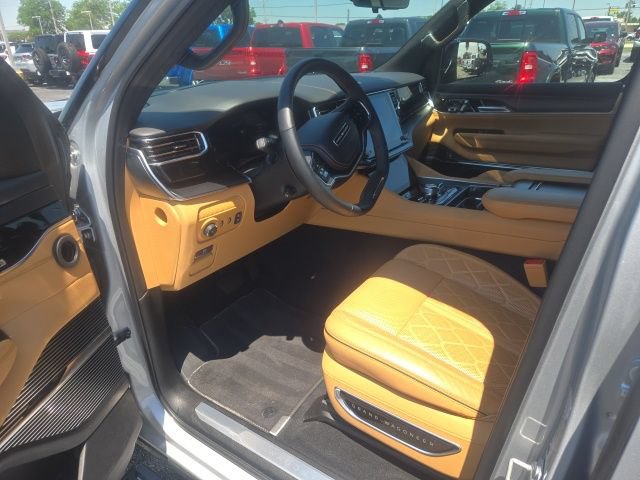 Used 2025 Jeep Grand Wagoneer L Series III w/ Rear Seat Video Group 1 AWD/4WD image 15