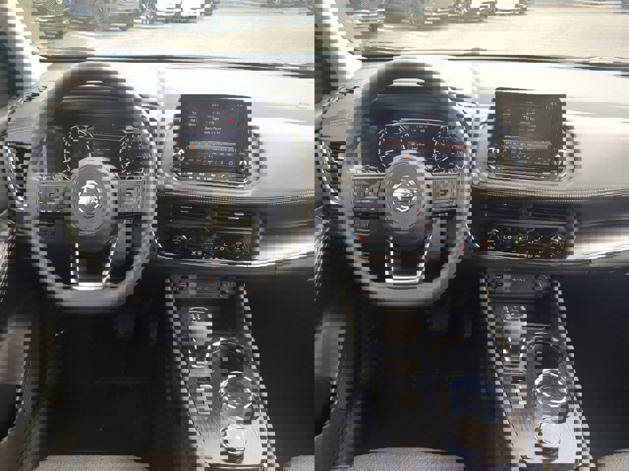 Used 2024 Nissan Rogue SV image 13