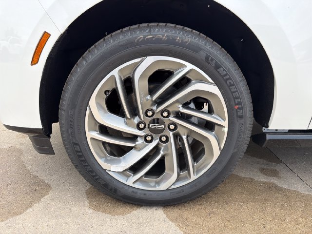 New 2026 Lincoln Navigator L Reserve AWD/4WD image 13