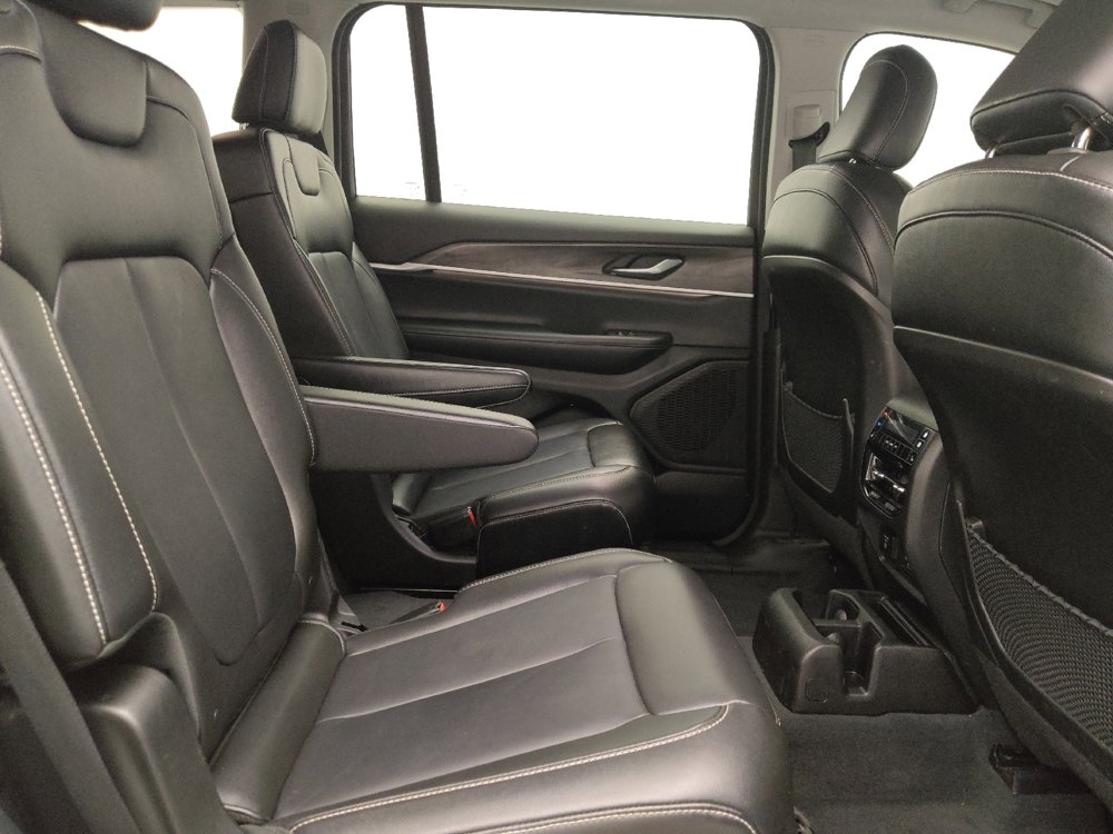 Used 2023 Jeep Grand Cherokee L Limited image 19