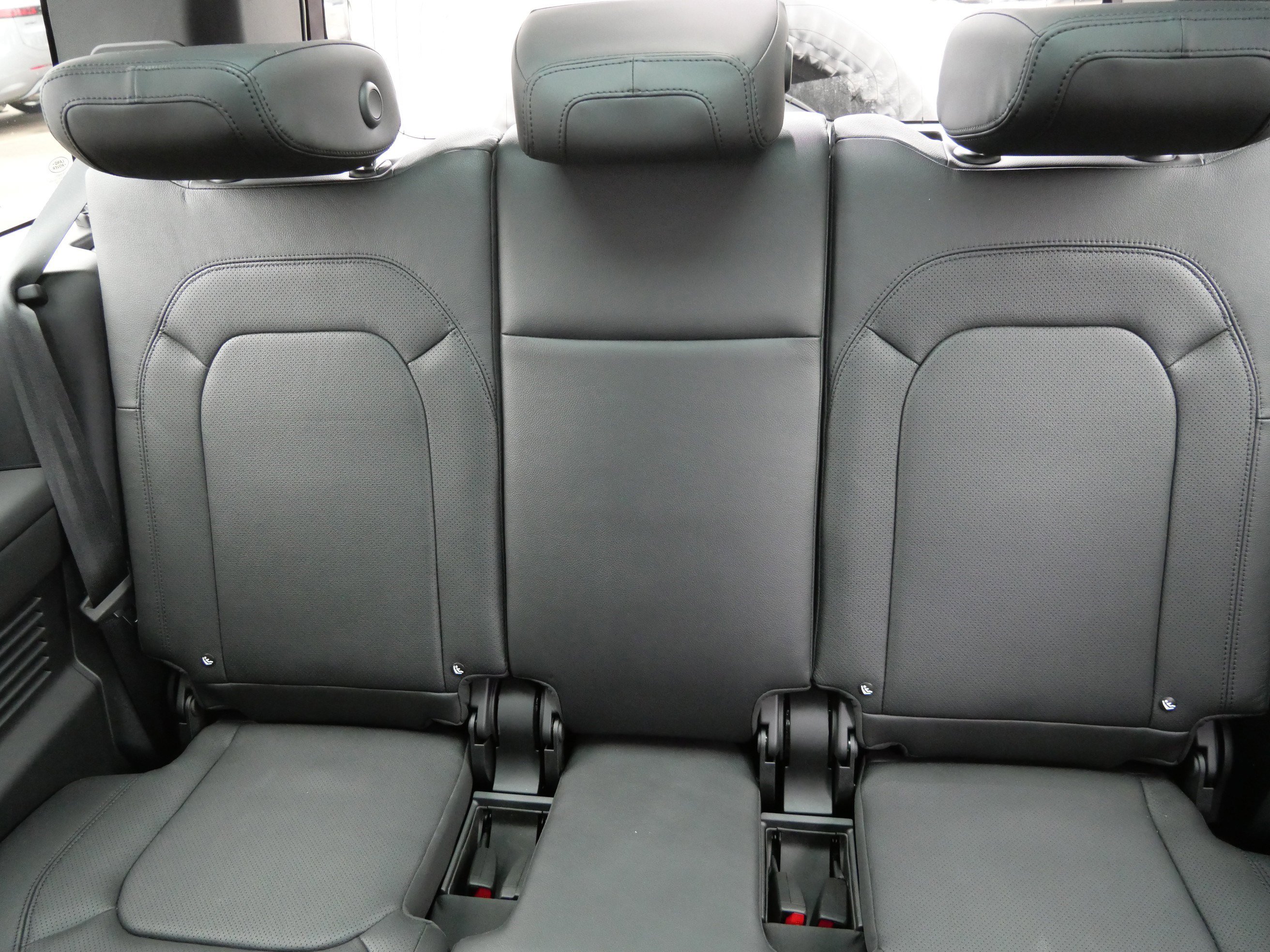 Used 2024 Land Rover Defender 130 S image 17