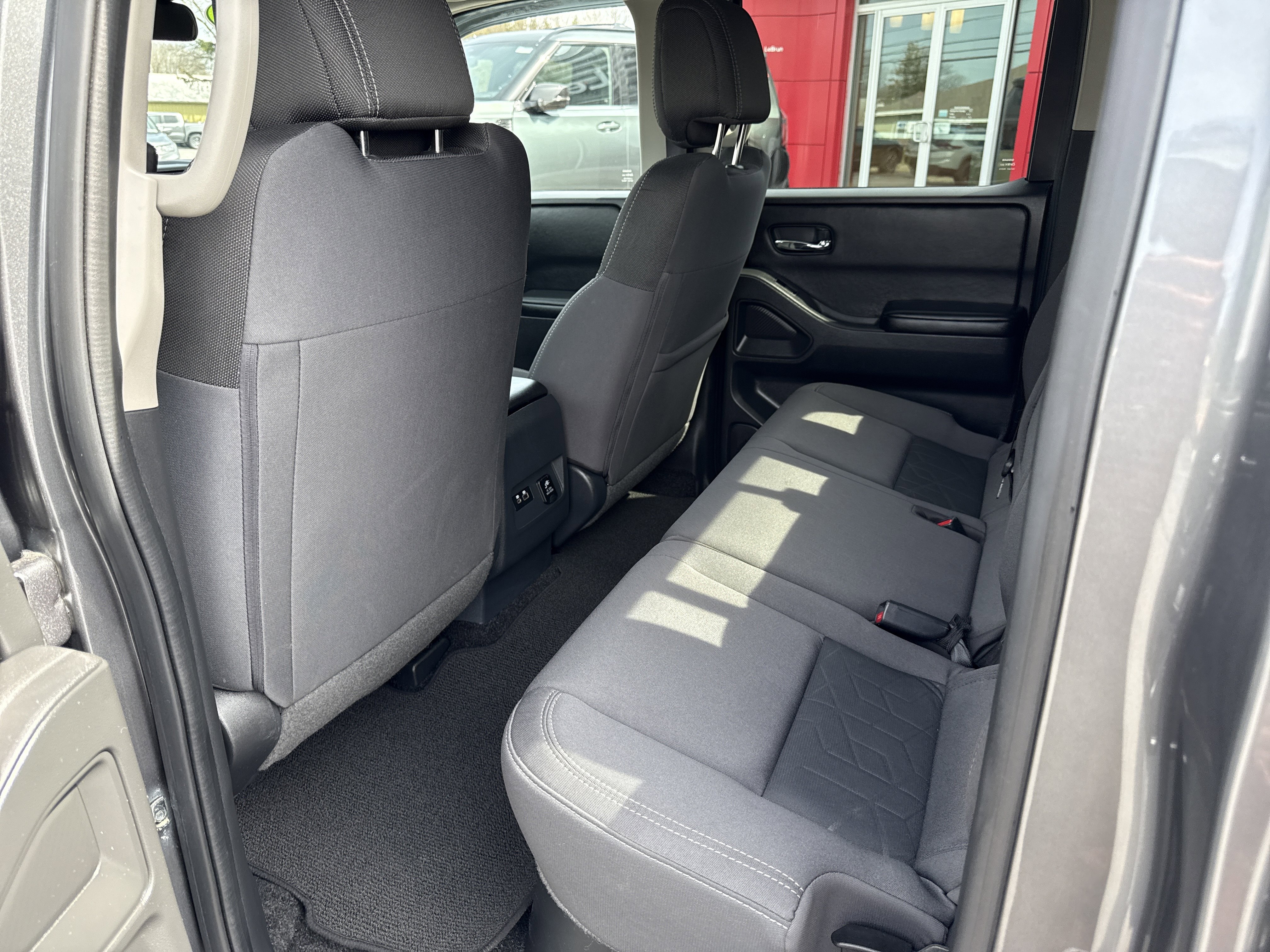 Used 2025 Nissan Frontier SV w/ SV Convenience Package image 19