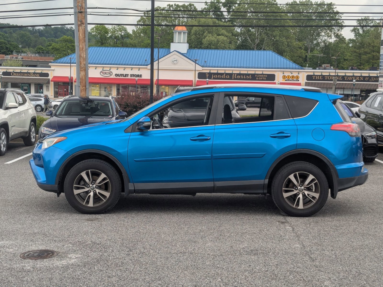 Used 2018 Toyota RAV4 XLE w/ Plus Extra Value Package AWD/4WD video 2