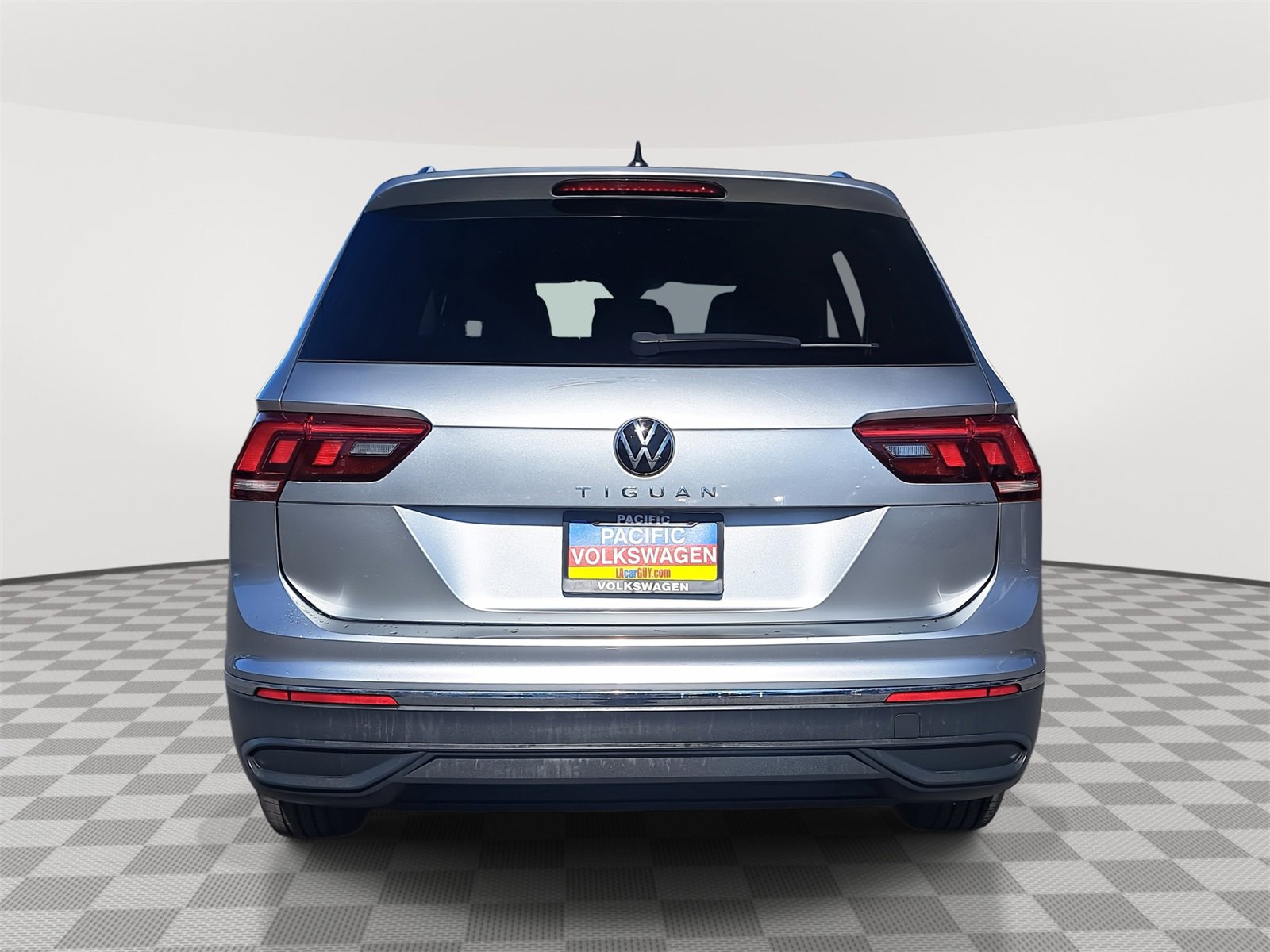 Used 2022 Volkswagen Tiguan SE image 6
