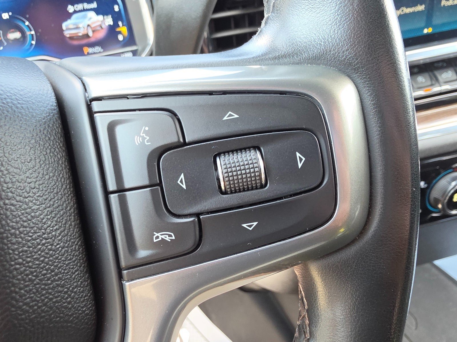 Used 2023 Chevrolet Silverado 1500 LT AWD/4WD image 39