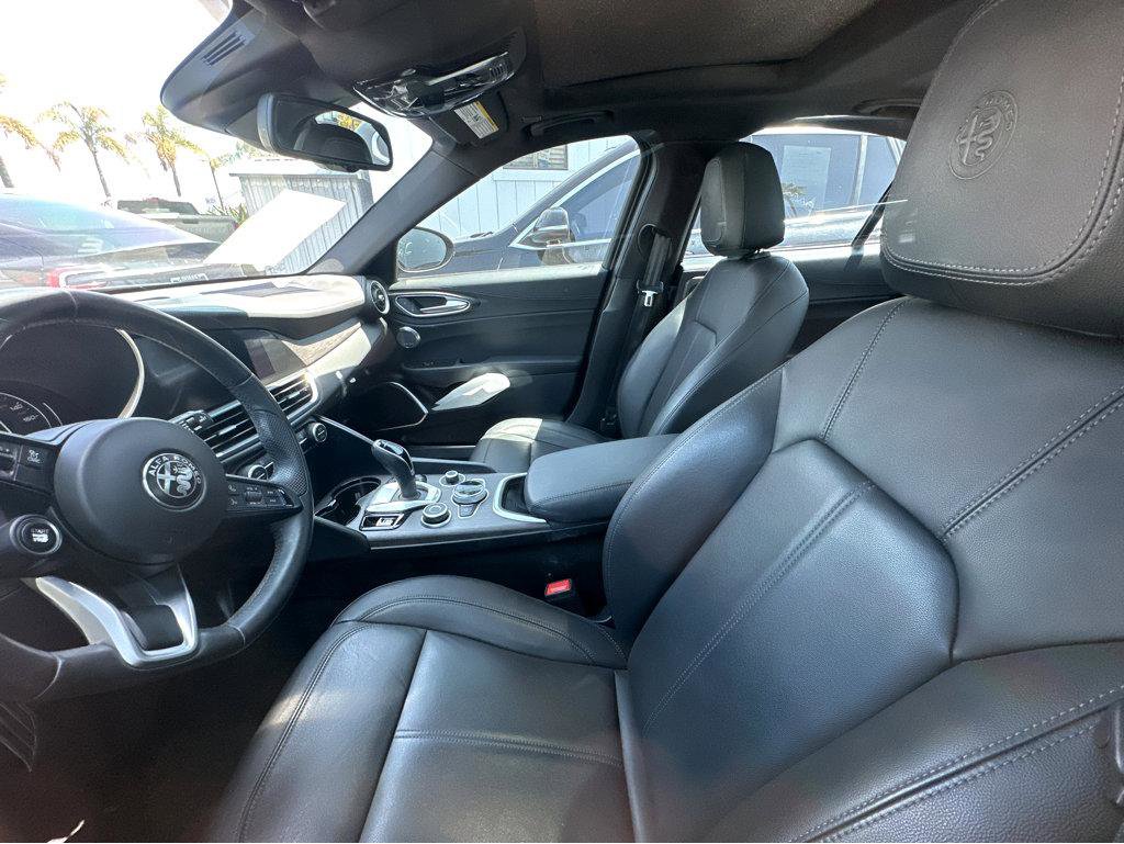 Used 2022 Alfa Romeo Giulia Ti AWD/4WD image 7
