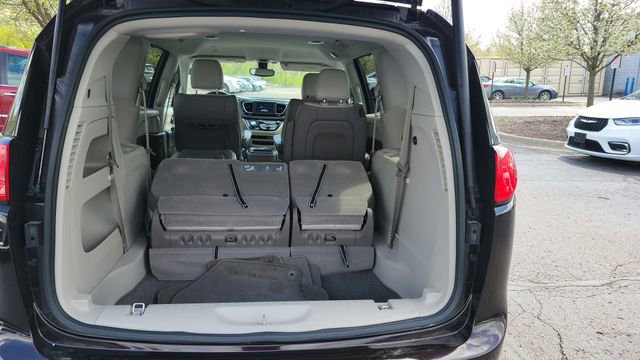 Certified 2018 Chrysler Pacifica Touring-L FWD image 26