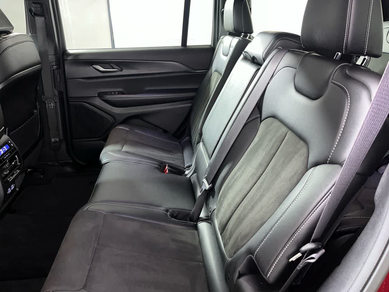Used 2023 Jeep Grand Cherokee L Laredo AWD/4WD image 28