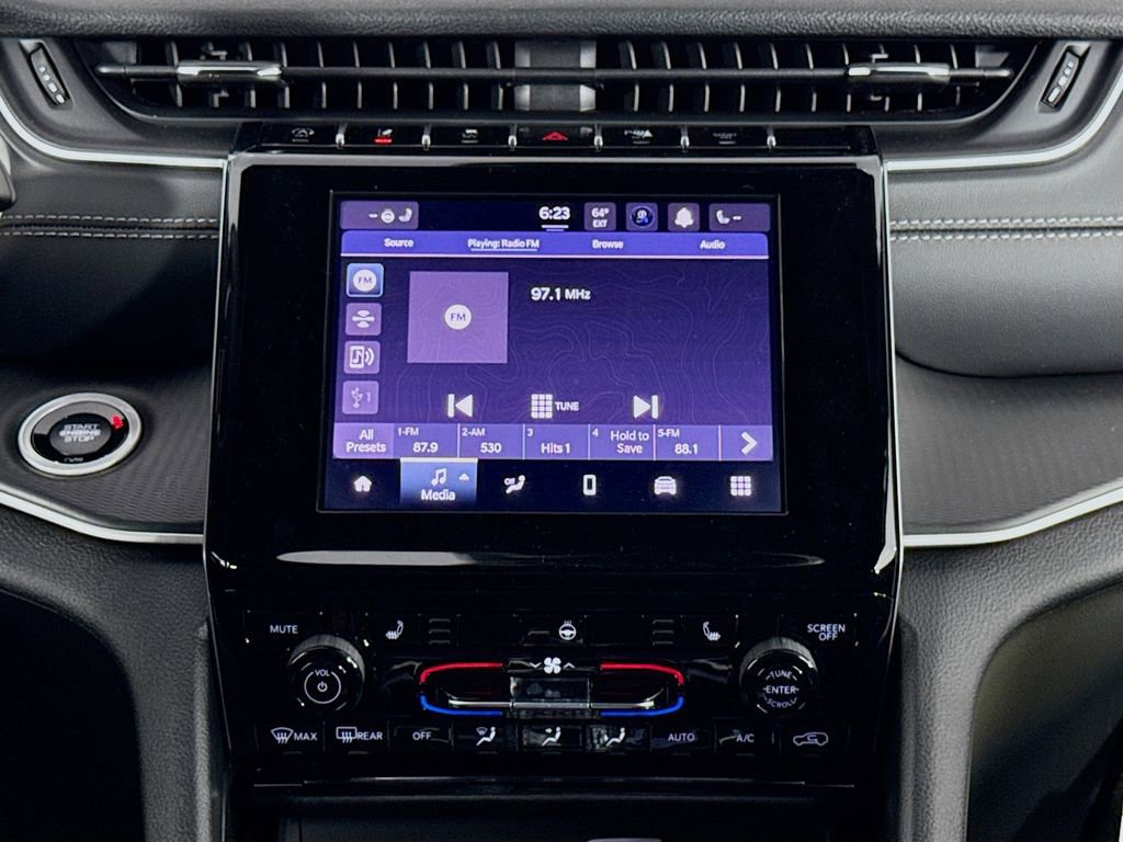 New 2025 Jeep Grand Cherokee Laredo image 24