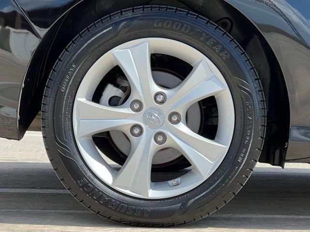 Used 2013 Hyundai Elantra image 41