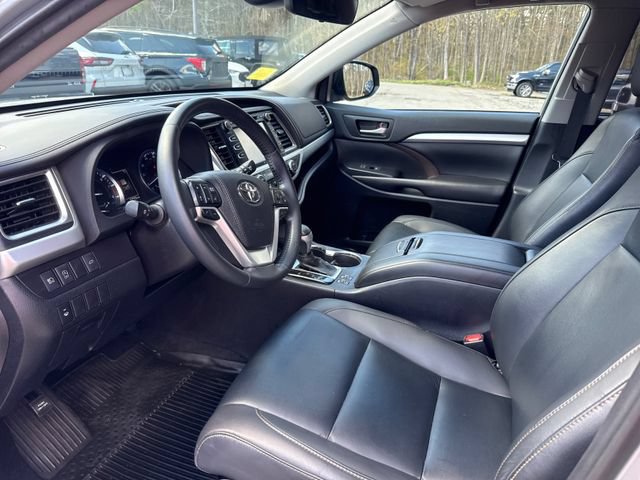 Used 2019 Toyota Highlander XLE AWD/4WD image 11