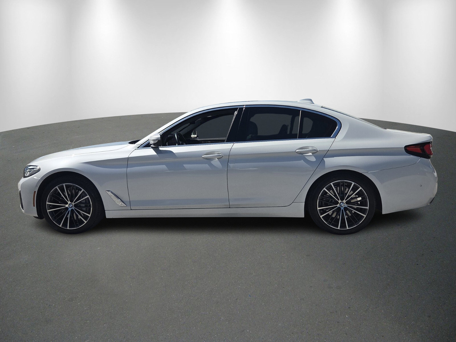 Used 2021 BMW 540i w/ Premium Package image 4