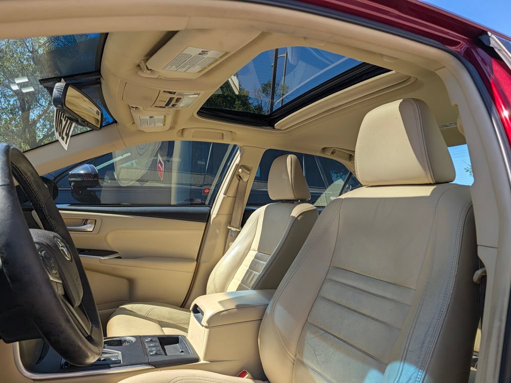 Used 2015 Toyota Camry XLE w/ Moonroof Package FWD image 4