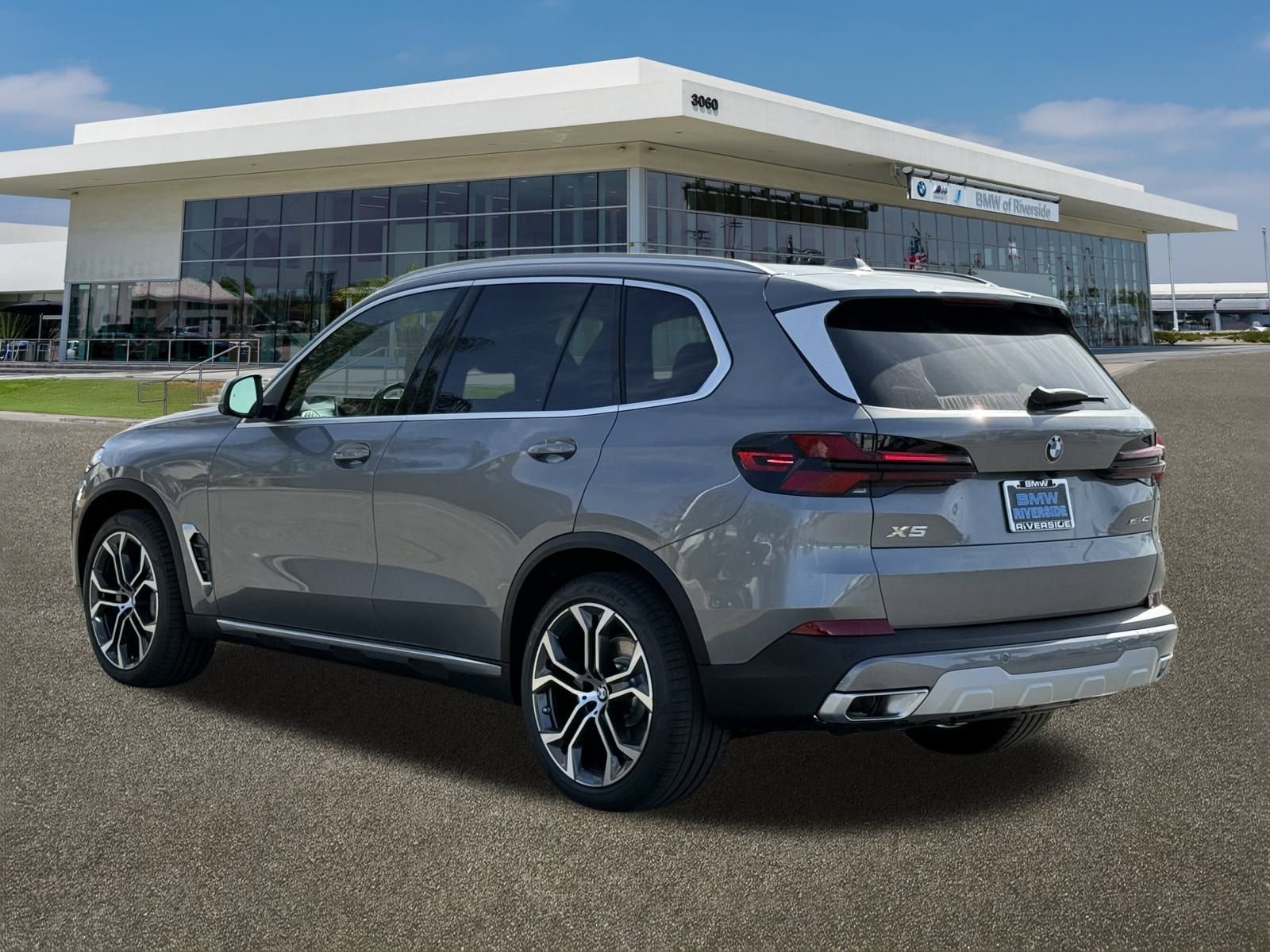 New 2026 BMW X5 xDrive40i AWD/4WD image 8