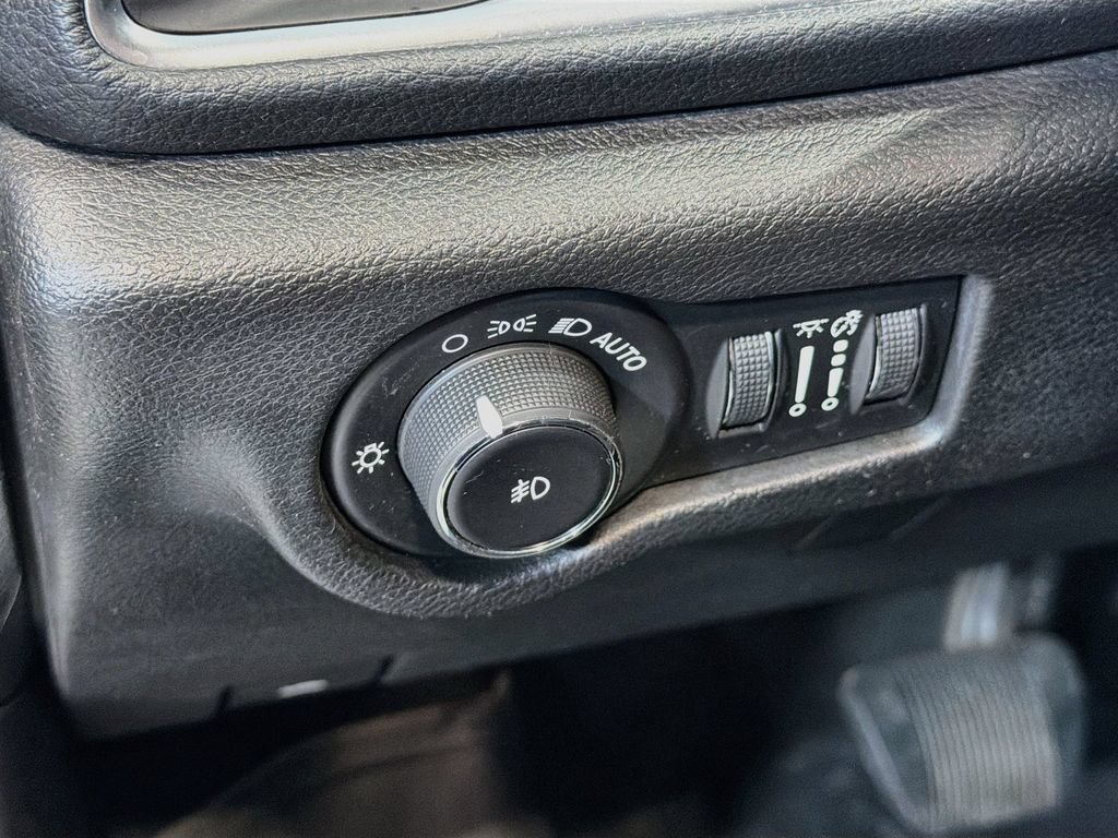 Used 2019 Chrysler Pacifica Limited w/ S Appearance Package FWD image 11