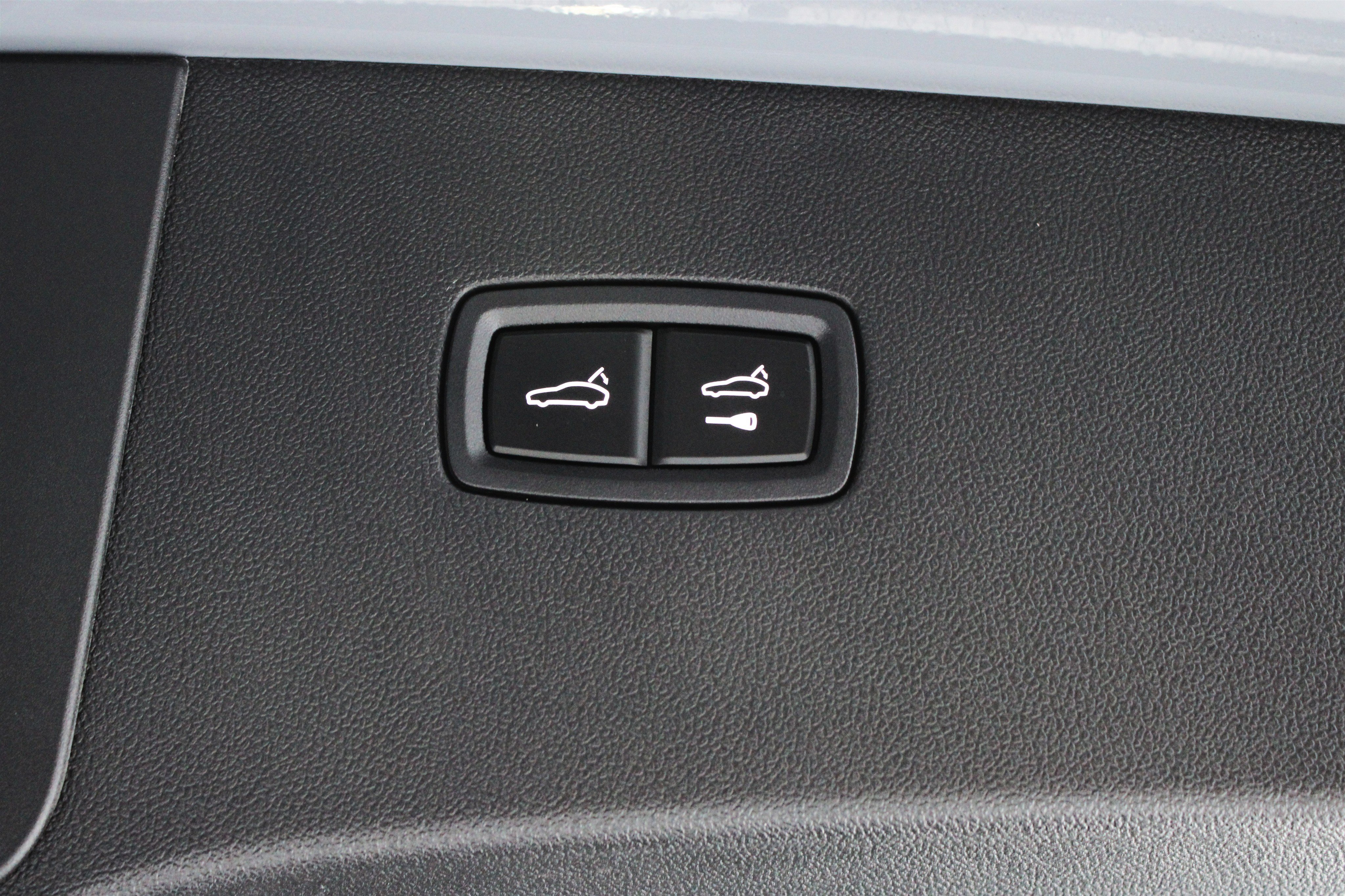 Used 2025 Porsche Cayenne Turbo AWD/4WD image 28