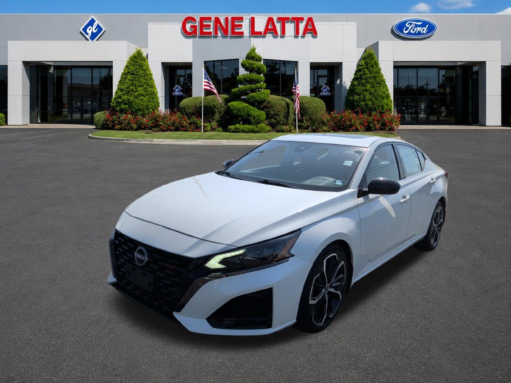 Used 2023 Nissan Altima 2.5 SR w/ SR Premium Package AWD/4WD image 3