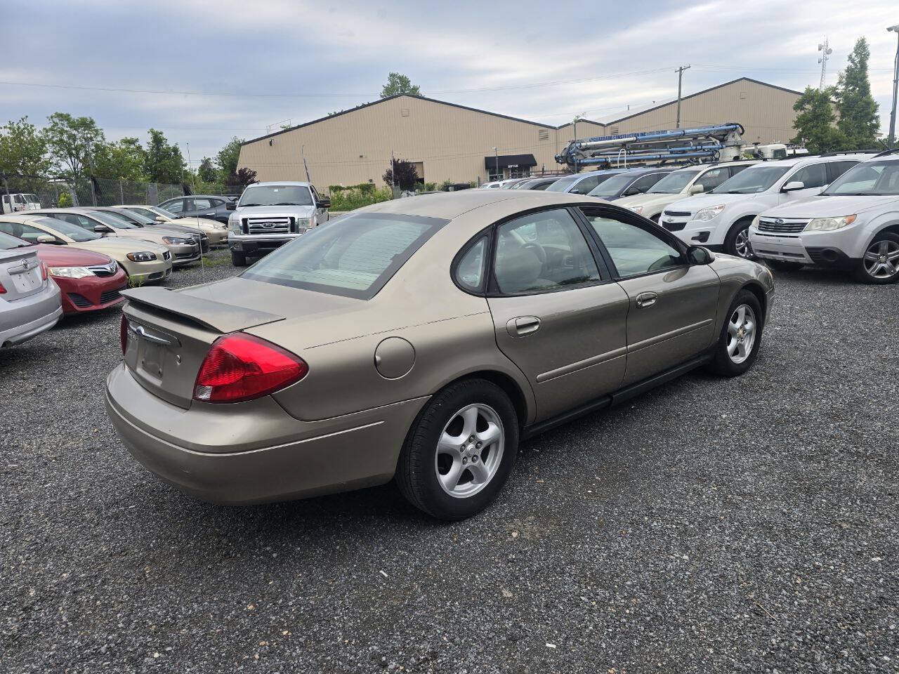 Used 2003 Ford Taurus SES FWD image 8