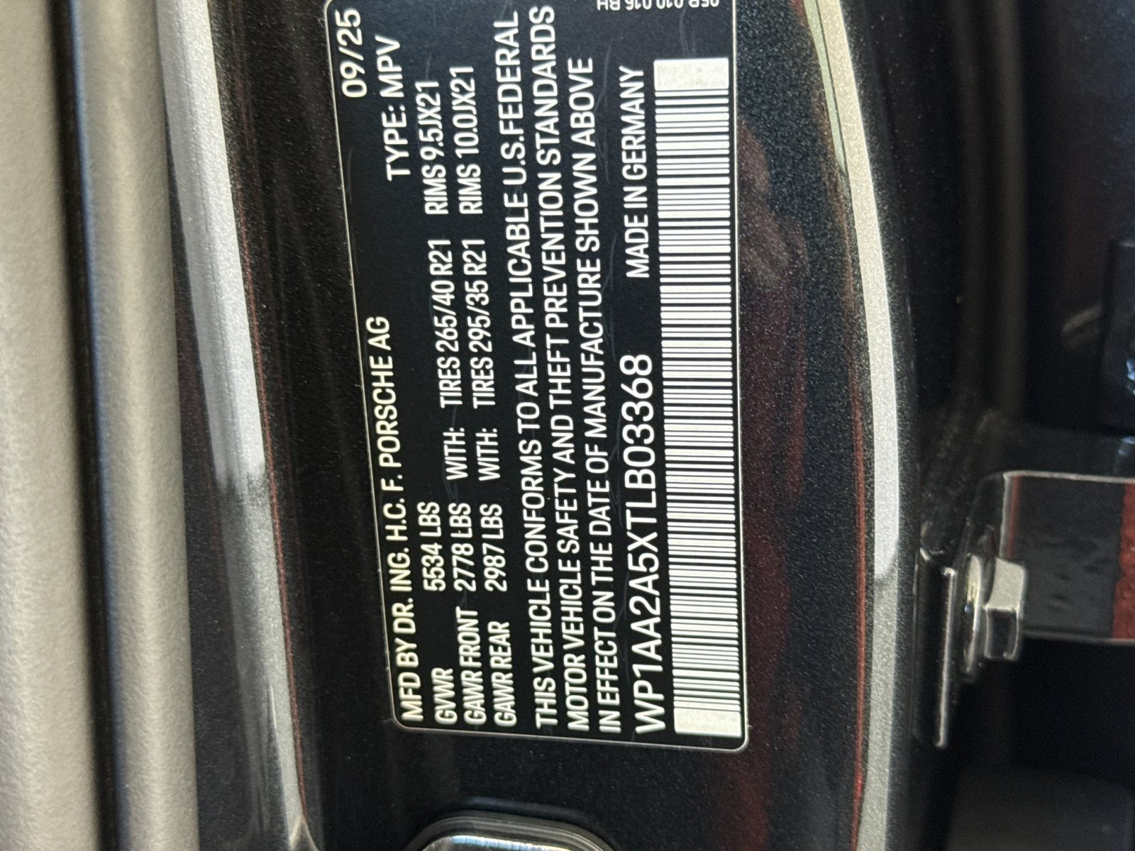 Certified 2026 Porsche Macan AWD/4WD image 35