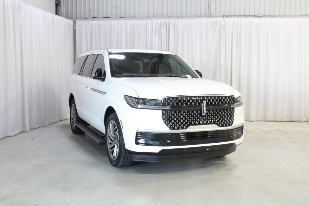 New 2027 Lincoln Navigator Reserve AWD/4WD image 1