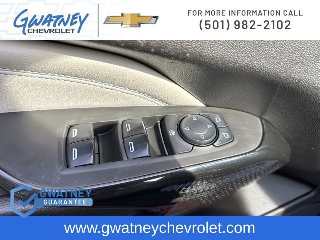 Used 2025 Chevrolet Trax LT w/ LT Convenience Package FWD image 19