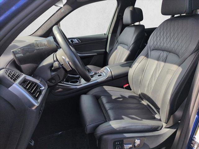 Used 2025 BMW X7 M60i AWD/4WD image 17
