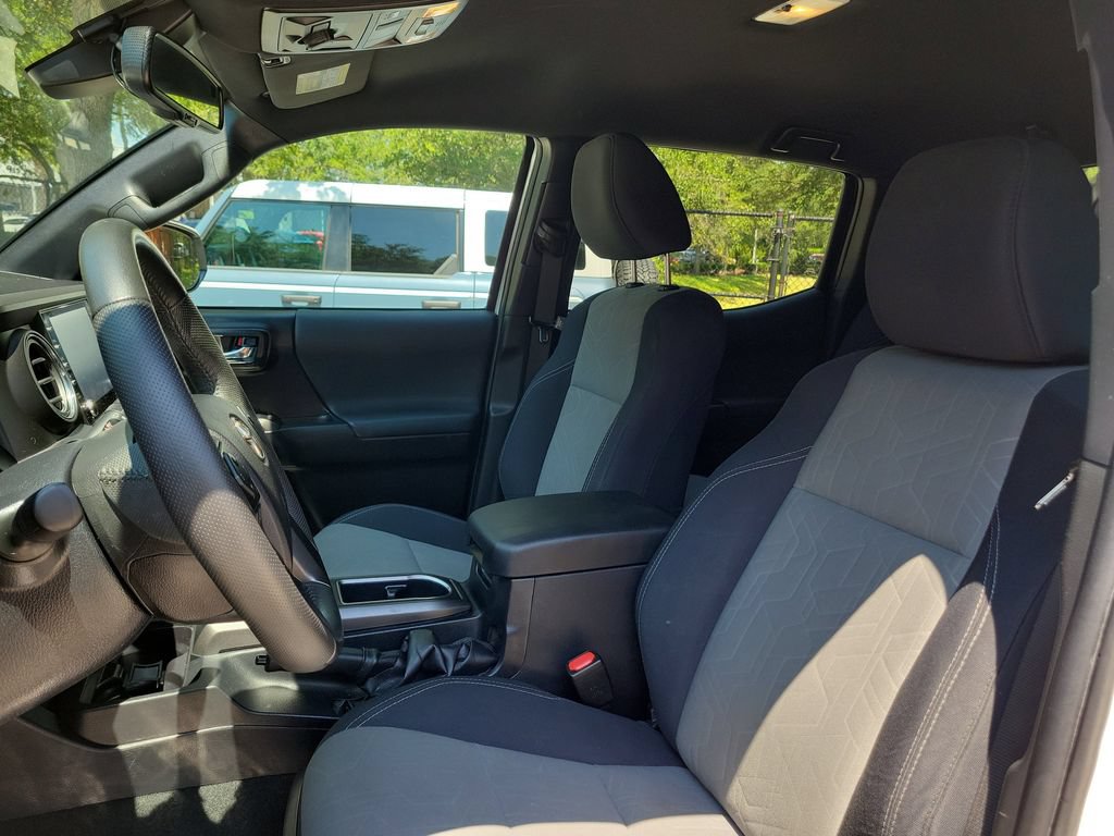 Used 2022 Toyota Tacoma TRD Off-Road w/ Technology Package AWD/4WD image 19