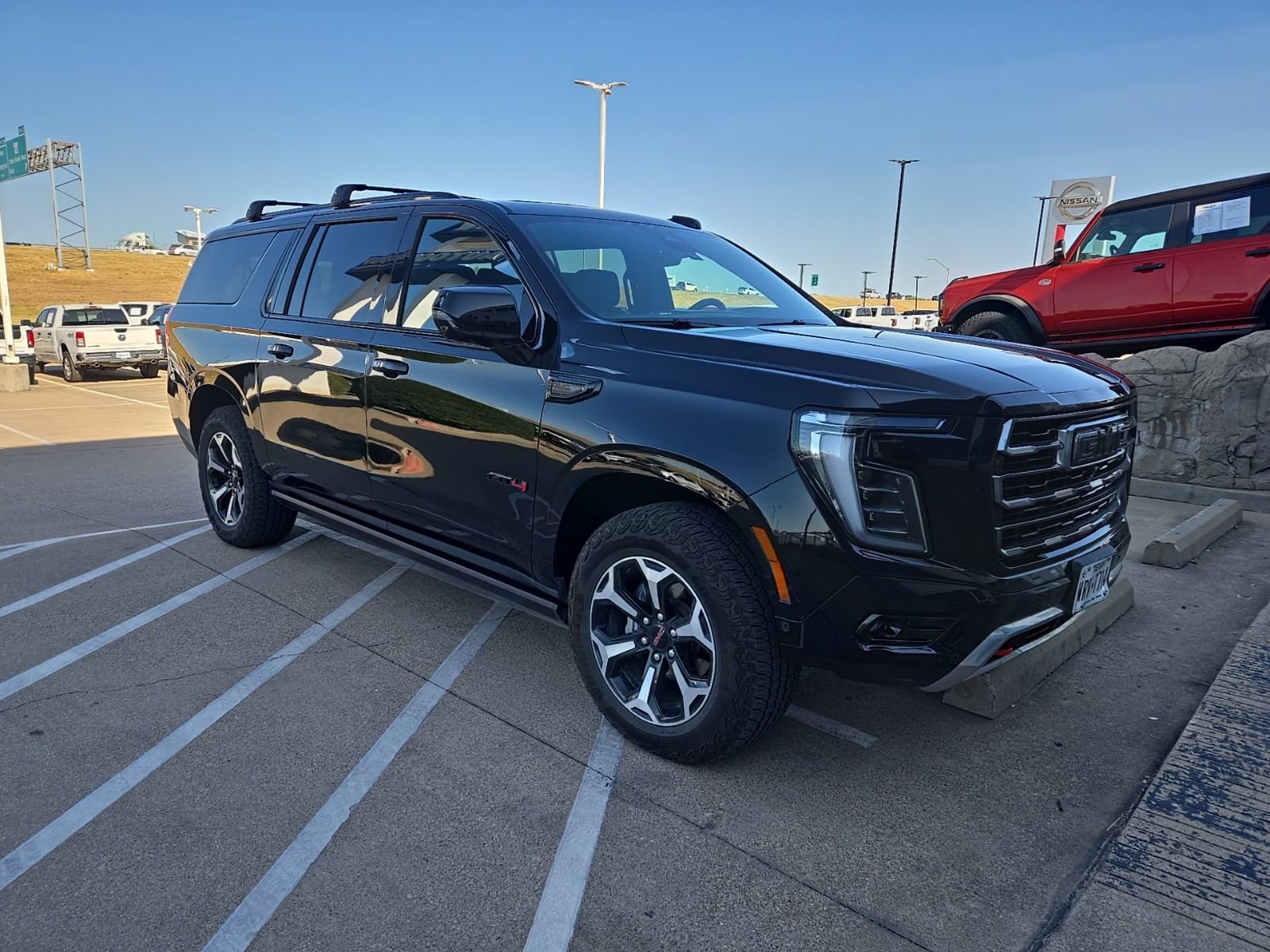 Used 2026 GMC Yukon XL AT4 w/ AT4 Premium Plus Package AWD/4WD image 4