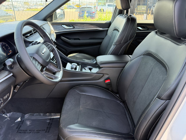 New 2026 Jeep Grand Cherokee Altitude AWD/4WD image 12