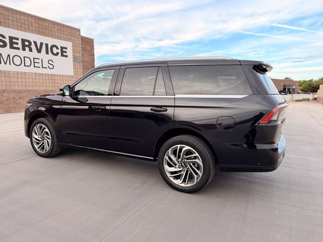 Used 2025 Lincoln Navigator Reserve AWD/4WD image 10